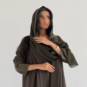 عباية مع فستان تحتها - زيتي جاكار